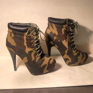 Forever 21 camo stiletto Ankle boot / booties